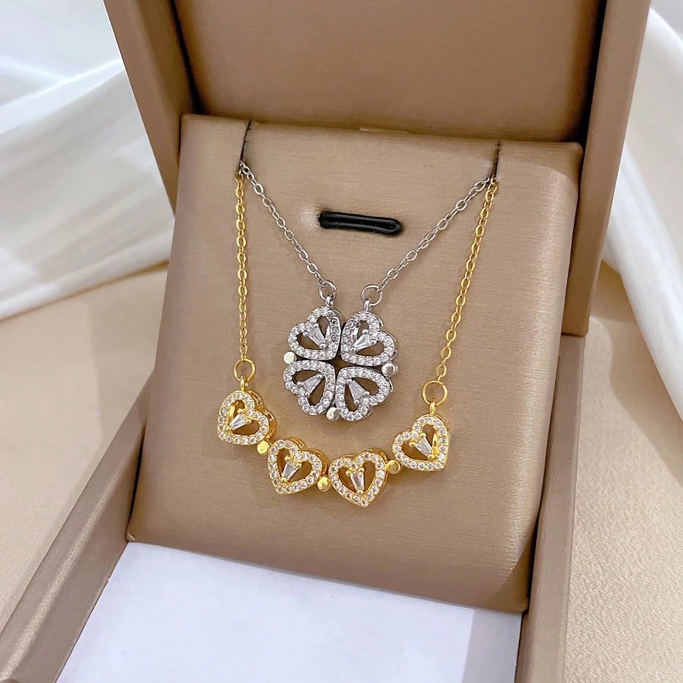 Corazón de Trébol™ – Collar Magnético de Amor & Suerte