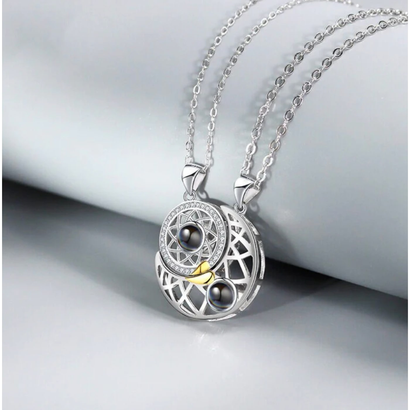 Eclipse Eterno™ – Collar de Pareja Sol & Luna