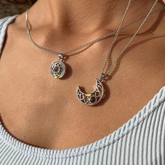 Eclipse Eterno™ – Collar de Pareja Sol & Luna